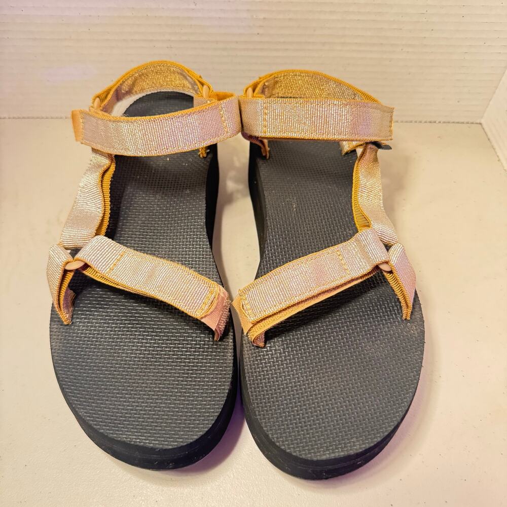 TEVA Women’s Flatform Universal Sandal Sz 11 Champagne Metallic platform outdoor